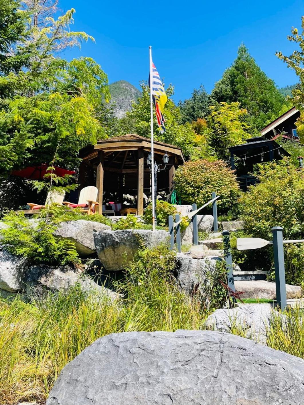 The Tuwanek Hotel And Spa Sechelt Exterior photo