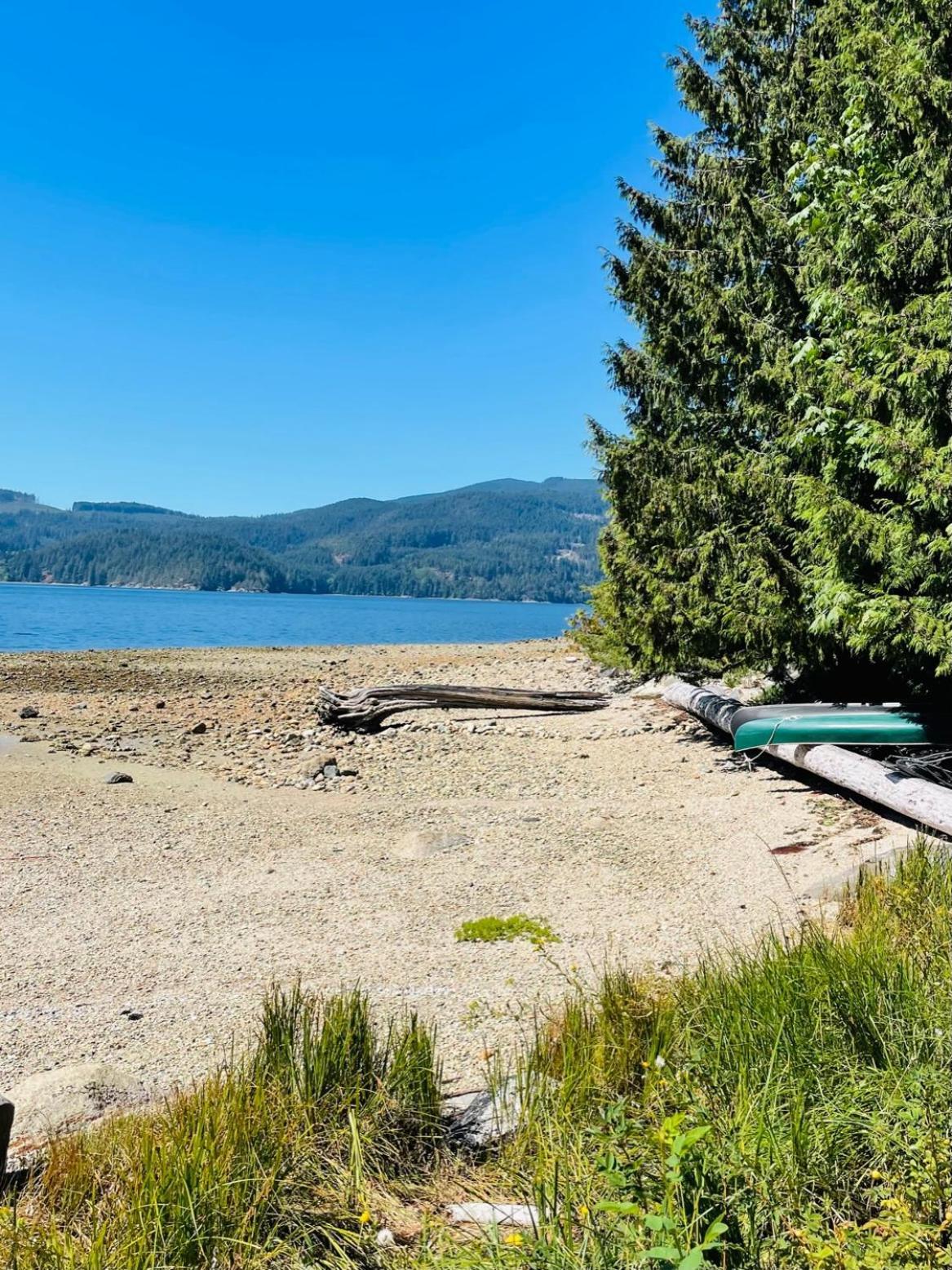 The Tuwanek Hotel And Spa Sechelt Exterior photo