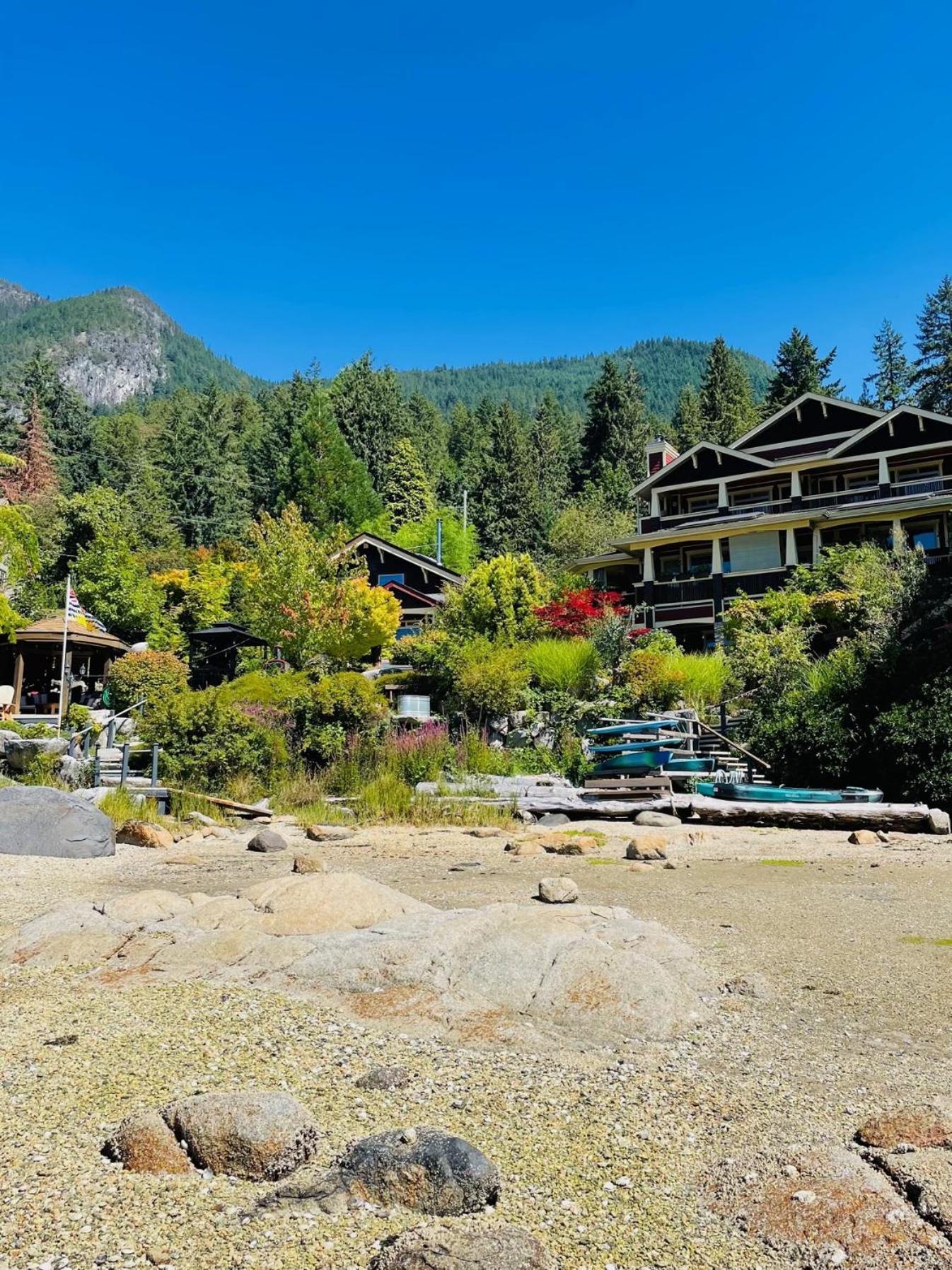 The Tuwanek Hotel And Spa Sechelt Exterior photo